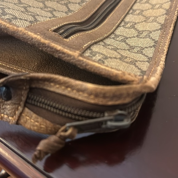 Gucci plus clutch GUVC! Comes with Gucci plus COA!! - Picture 6 of 10